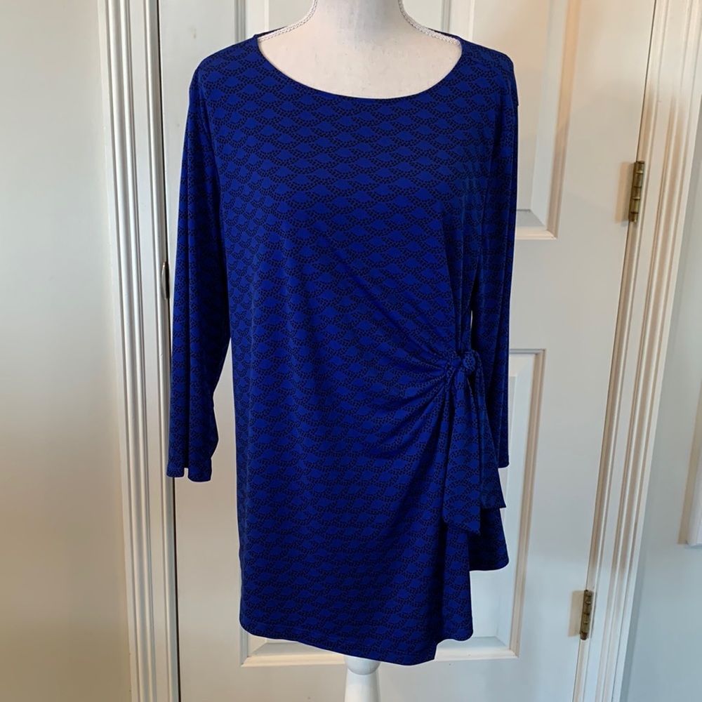 Liz Claiborne Career line Size XL blue and black tunic style top with tie back.